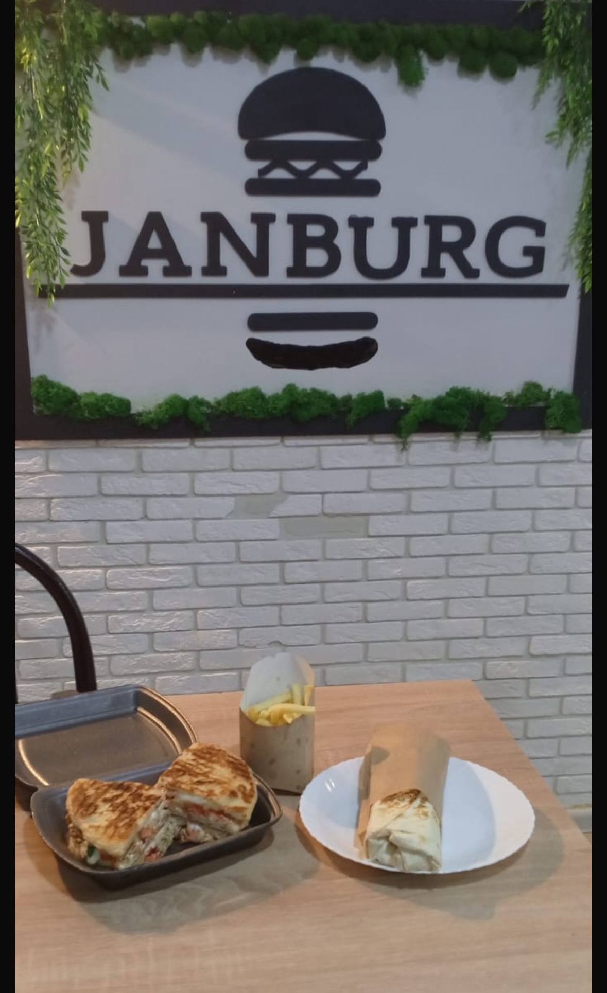 Шаурма и картофель фри в Janburg